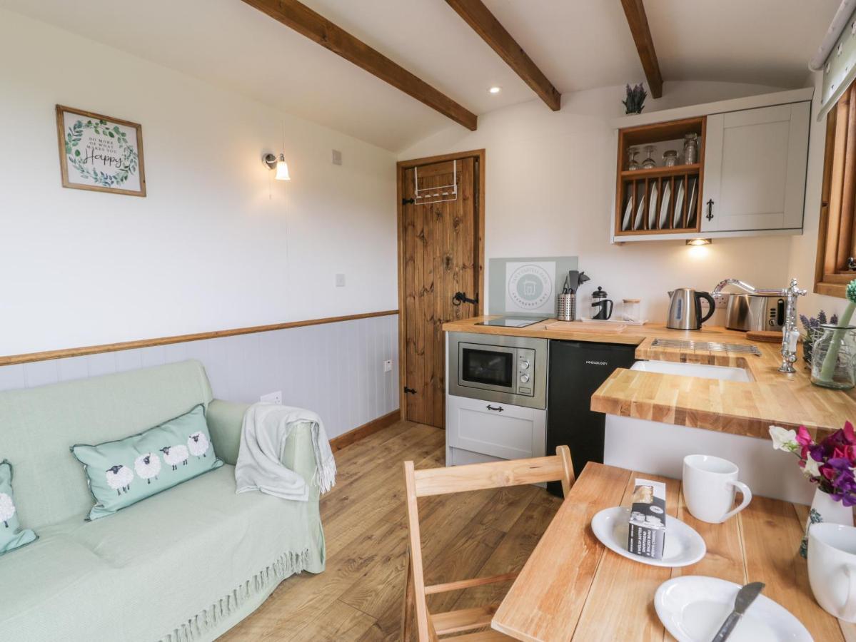 חלנגוחלן Tan Y Castell Shepherds Hut מראה חיצוני תמונה