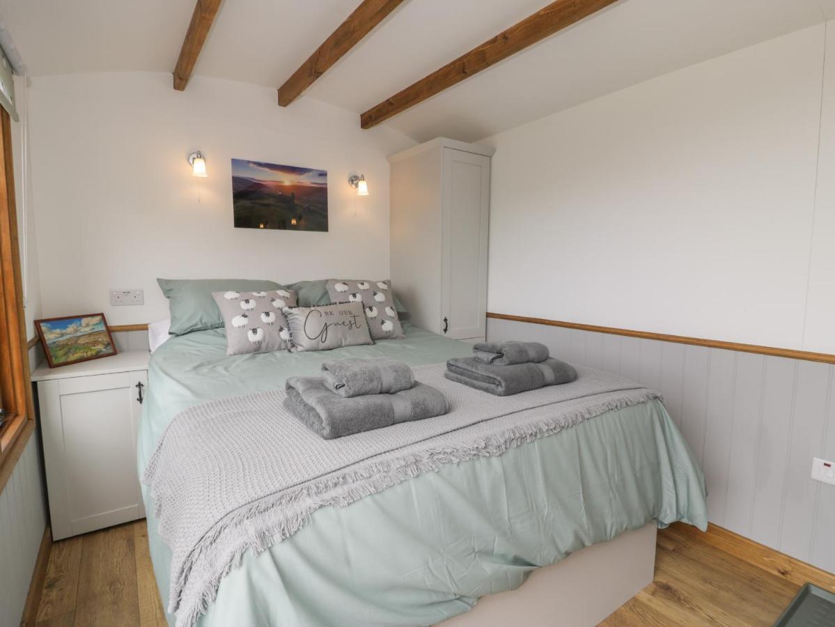 חלנגוחלן Tan Y Castell Shepherds Hut מראה חיצוני תמונה